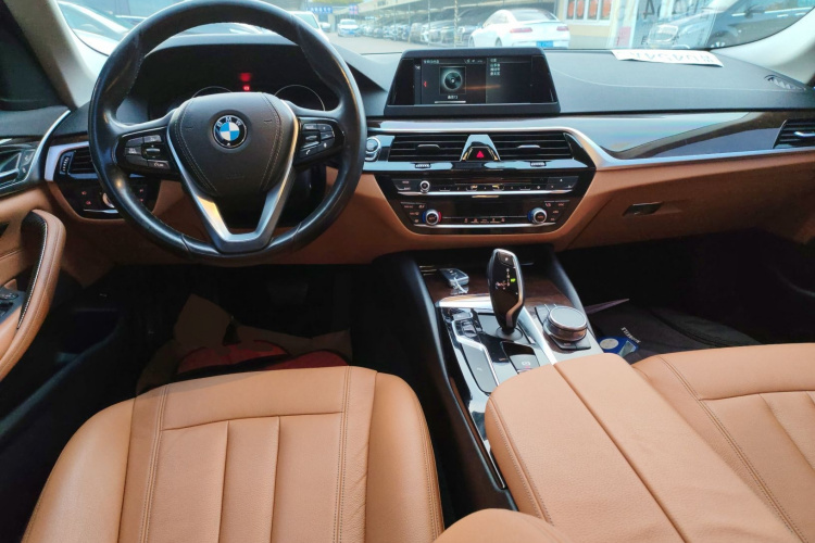 宝马5系 2018款 528Li 上市特别版中控内饰12