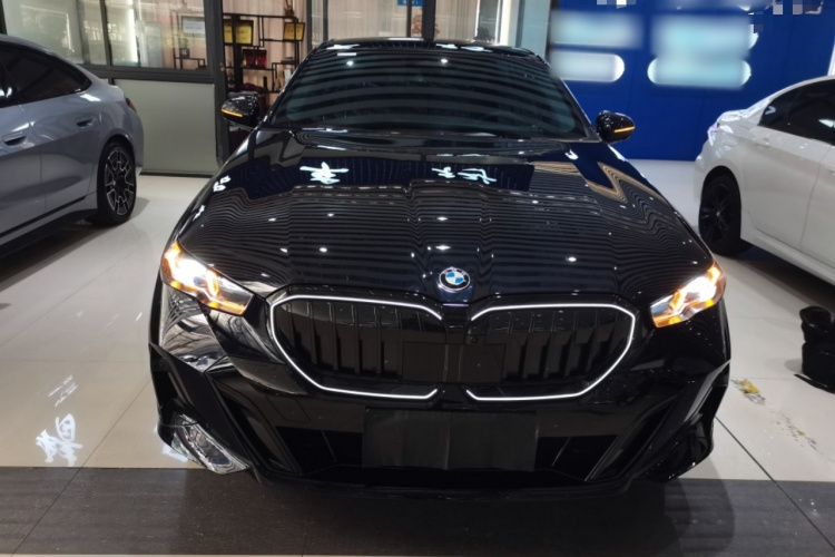 宝马5系 2025款 530Li 领先型 M运动套装车身外观6001