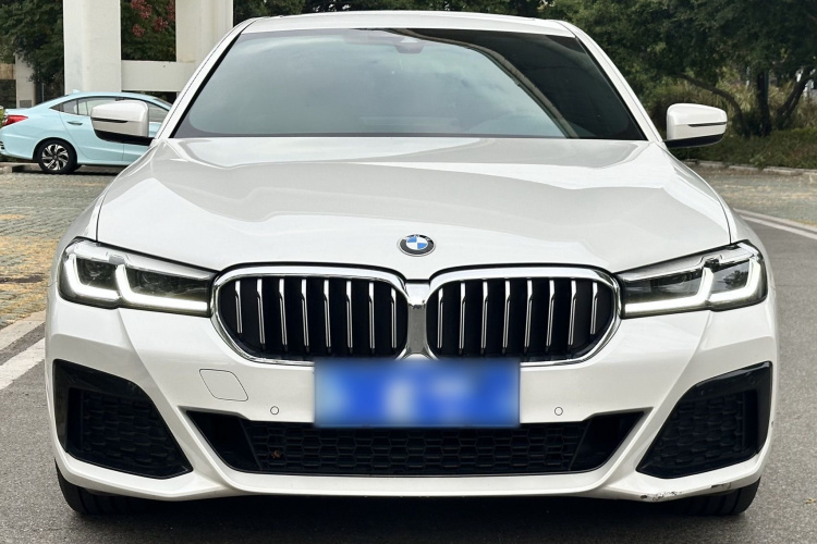 宝马5系 2023款 改款 530Li 领先型 M运动套装车身外观2