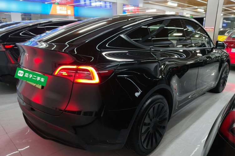 特斯拉 Model Y 2021款 标准续航后驱版车身外观7