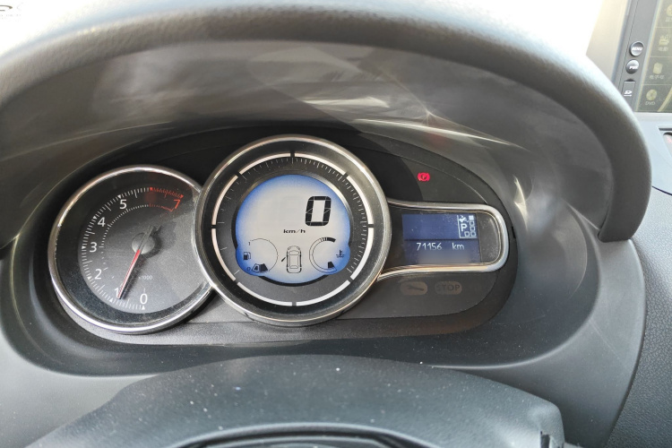 雷诺 风朗 2013款 2.0L 时尚版局部细节14