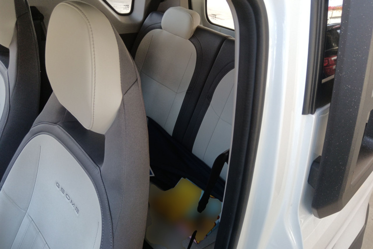 吉利银河 2025款 210km 熊猫骑士中控内饰21