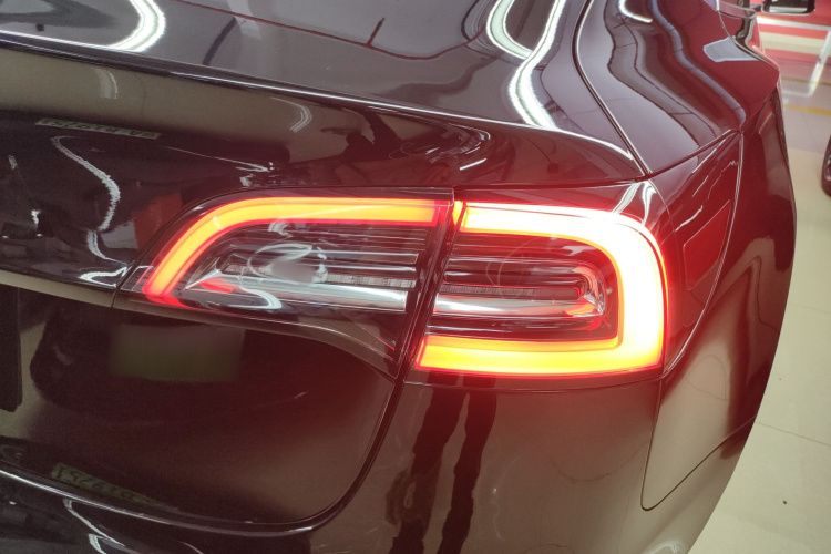 特斯拉 Model 3 2020款 改款 长续航后轮驱动版车身外观9