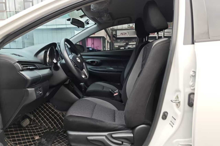 丰田 威驰 2021款 1.5L CVT创行版中控内饰7001