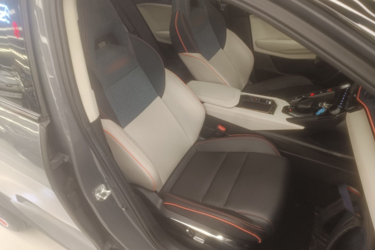 领克06 2020款 1.5T 耀Halo局部细节41