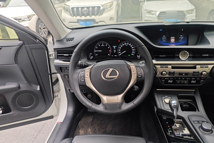 雷克萨斯ES 2014款 250 舒适版局部细节13