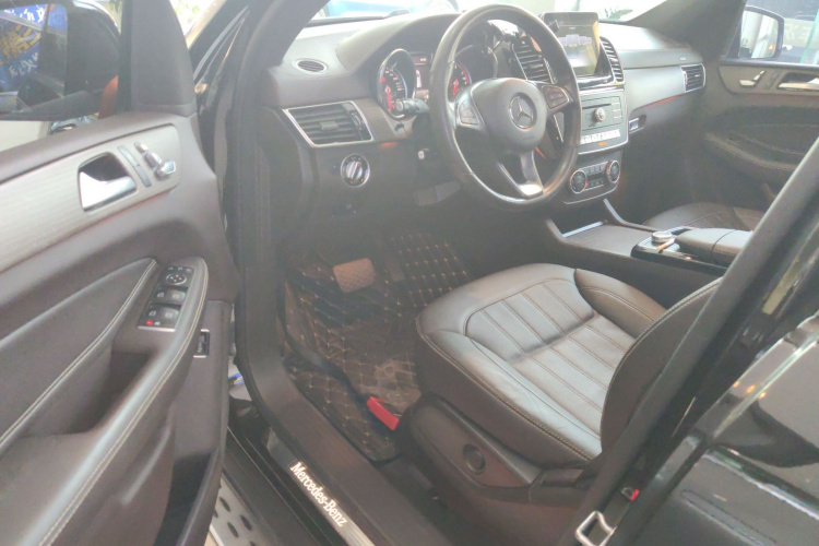 奔驰GLE 2018款 GLE 320 4MATIC 豪华型臻藏版中控内饰7003