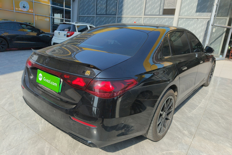 奔驰E级新能源 2024款 E 350 e L 插电式混合动力轿车车身外观7