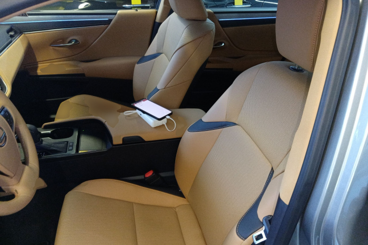 雷克萨斯ES 2025款 200 臻享版中控内饰19