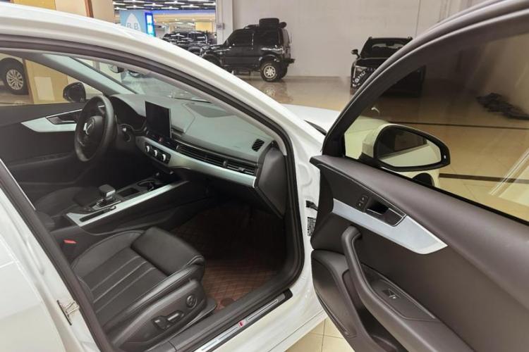 奥迪A4L 2022款 40 TFSI 时尚动感型中控内饰7002