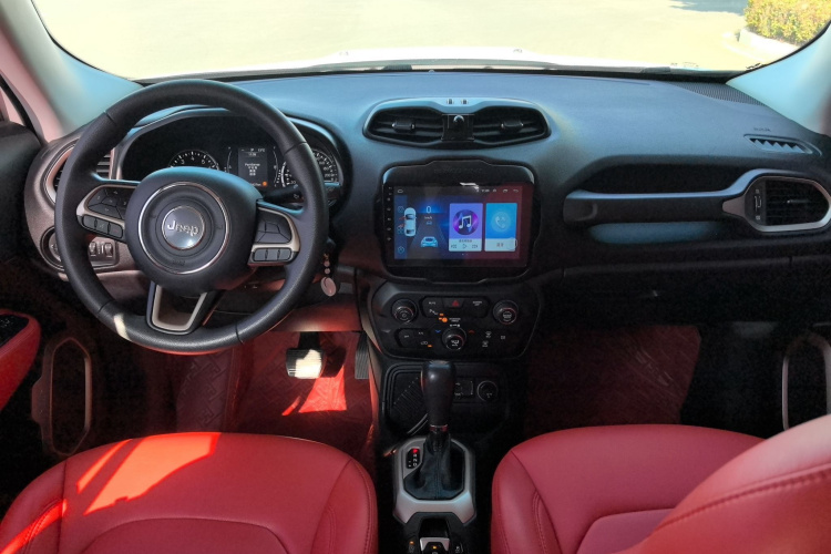 Jeep 自由侠 2018款 互联大屏版 180T 自动动能版+局部细节16