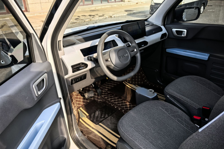 吉利银河 2024款 熊猫mini 200km 耐力熊中控内饰7002