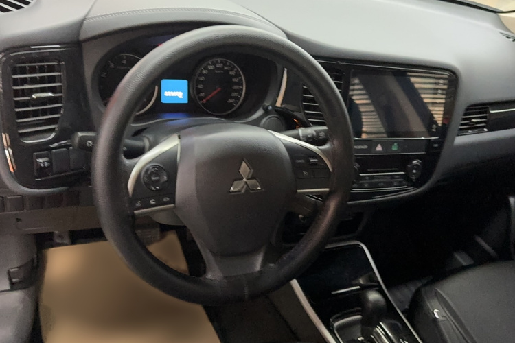 三菱 欧蓝德 2021款 2.0L 两驱畅行版 5座局部细节13