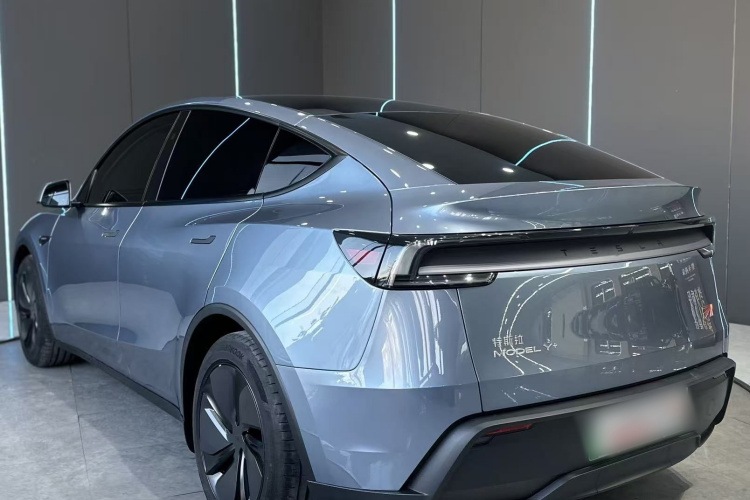 特斯拉 Model Y 2025款 长续航全轮驱动 首发版车身外观6008