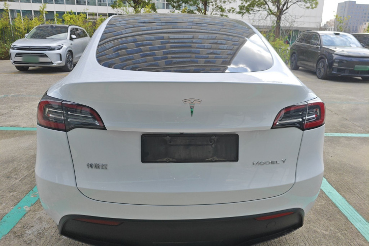 特斯拉 Model Y 2022款 后轮驱动版车身外观6