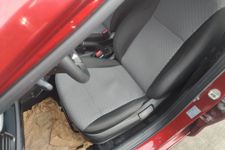 起亚K2 2017款 三厢 1.4L MT GLS局部细节19