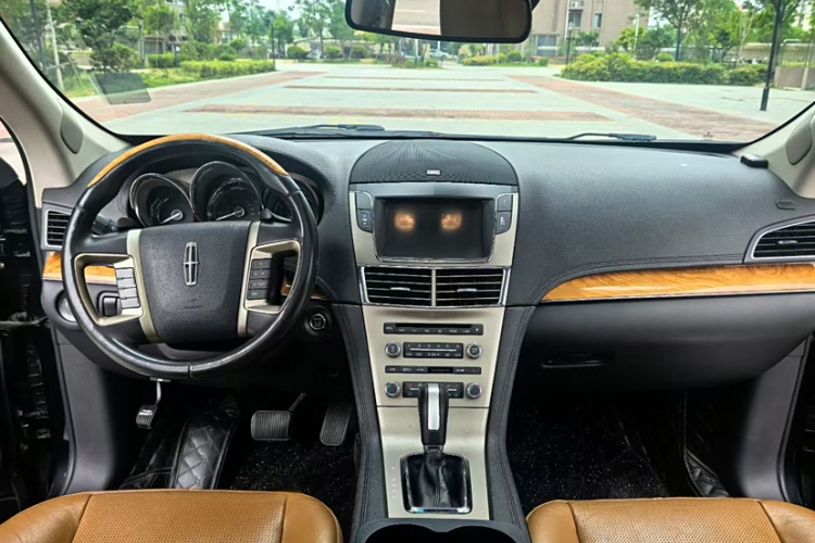 林肯MKT 2010款 3.5T EcoBoost AWD中控内饰7001