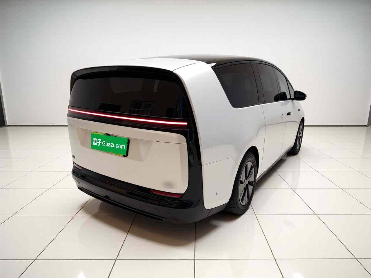 理想汽车 理想MEGA 2025款 Home 家庭特别版(5)