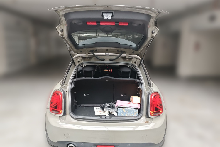 MINI 2018款 1.5T COOPER 经典派中控内饰23