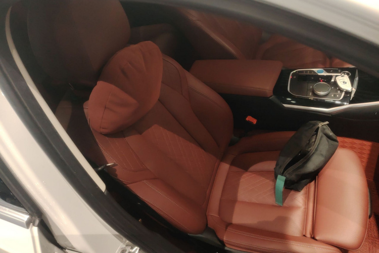 宝马i3 2023款 eDrive 40 L 曜夜套装局部细节41