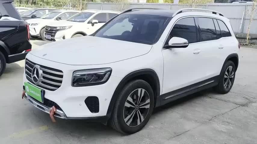 奔驰GLB 2024款 GLB 200 动感型实拍1