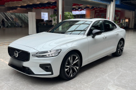 沃尔沃S60 2025款 B5 智雅运动版