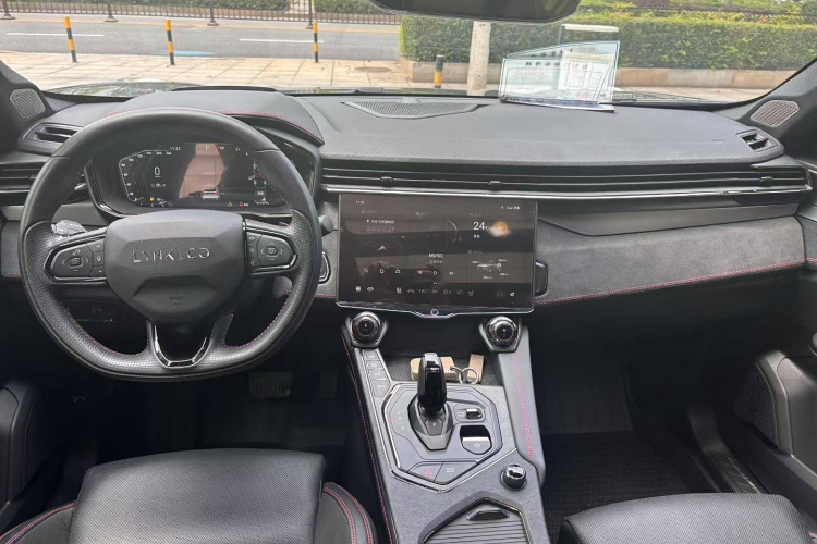 领克05 2022款 2.0TD 四驱劲Halo中控内饰7001