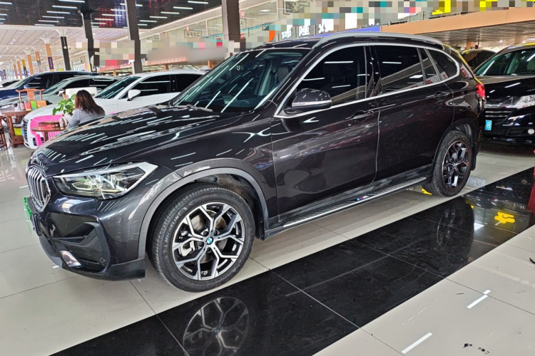 宝马X1 2022款 sDrive25Li 领先型车身外观4