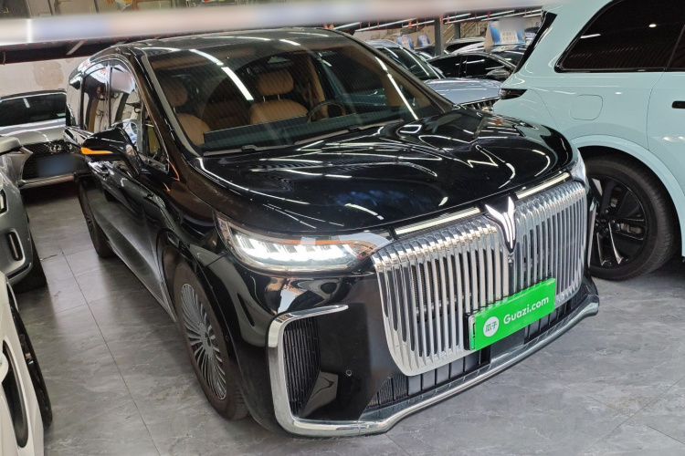 岚图汽车 岚图梦想家 2025款 PHEV 四驱尊贵鲲鹏版车身外观3