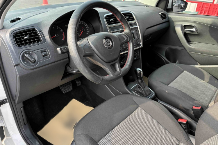 大众 高尔夫 2019款 280TSI DSG舒适型 国V中控内饰7001