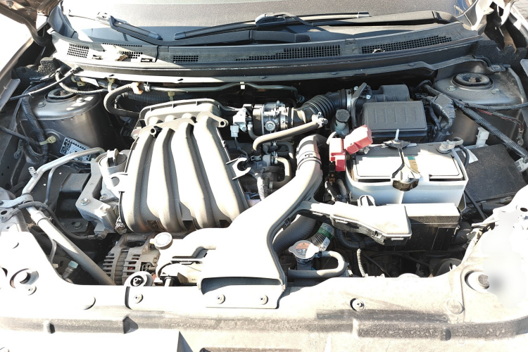 日产 轩逸 2012款 经典 1.6XE 自动舒适版机舱底盘24