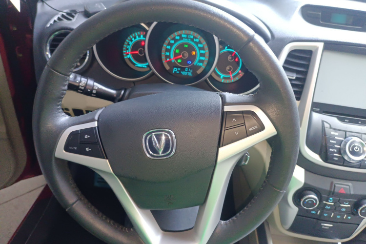 长安 逸动 2014款 1.6L 自动豪华型局部细节13