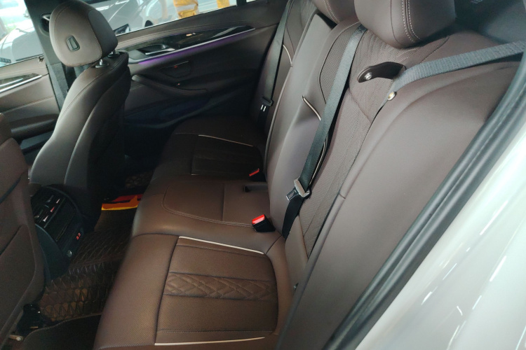 宝马5系 2022款 改款 525Li M运动套装中控内饰21