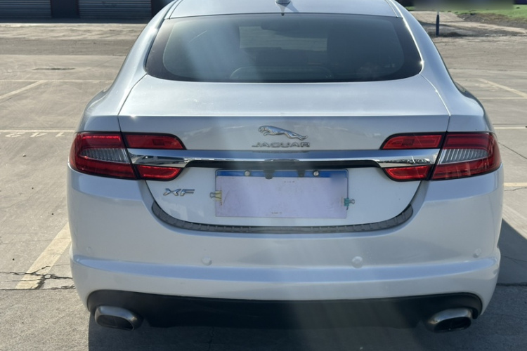 捷豹XF 2015款 XF 2.0T 风华版车身外观6002