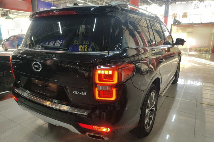 广汽传祺 传祺GS8 2017款 320T 两驱豪华智联版（七座）车身外观7