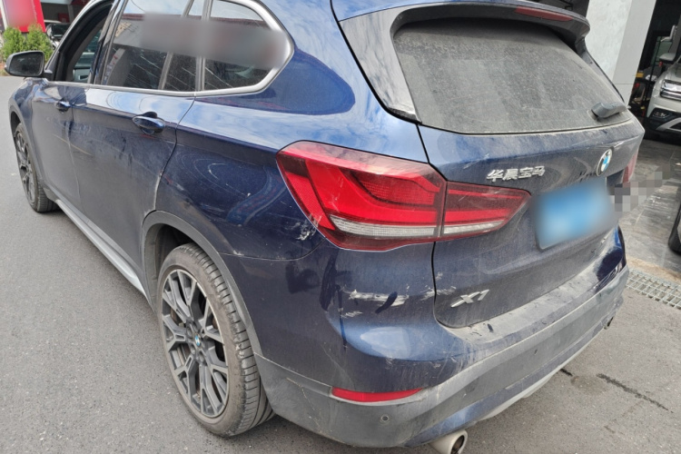 宝马X1 2020款 xDrive25Li 尊享型车身外观4