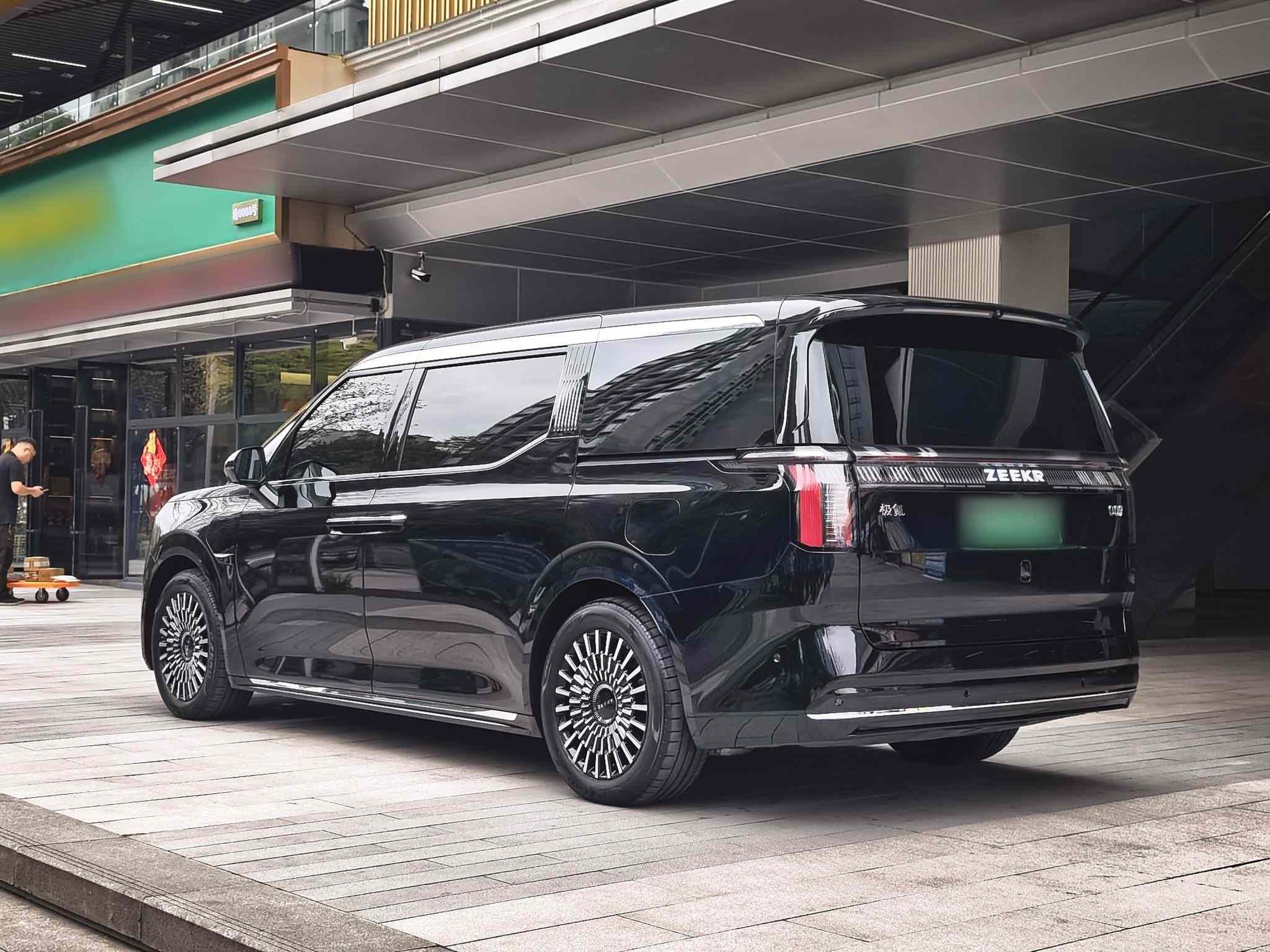 极氪009 2024款 七座过道版四驱 108kWh(5)