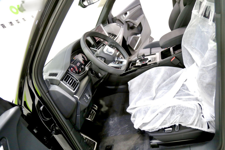 奥迪Q5L 2025款 45周年典藏版 45 TFSI 豪华动感型中控内饰7004