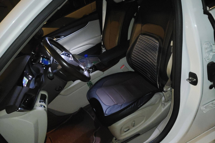 凯迪拉克XTS 2016款 28T 技术型中控内饰19