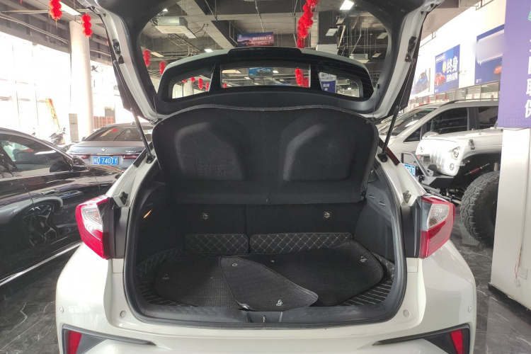 丰田 奕泽IZOA 2018款 2.0L 奕驰版 国VI机舱底盘23