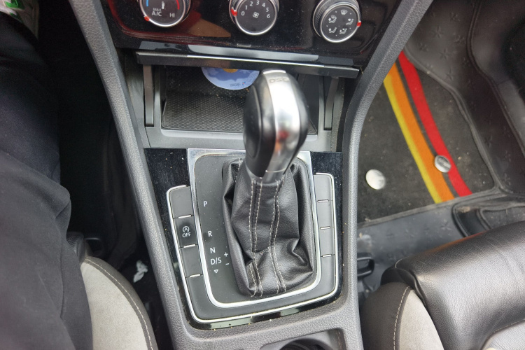 大众 高尔夫 2017款 280TSI 自动R-Line百万辆纪念版局部细节18