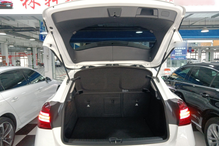 奔驰GLA 2018款 GLA 200 时尚型机舱底盘23