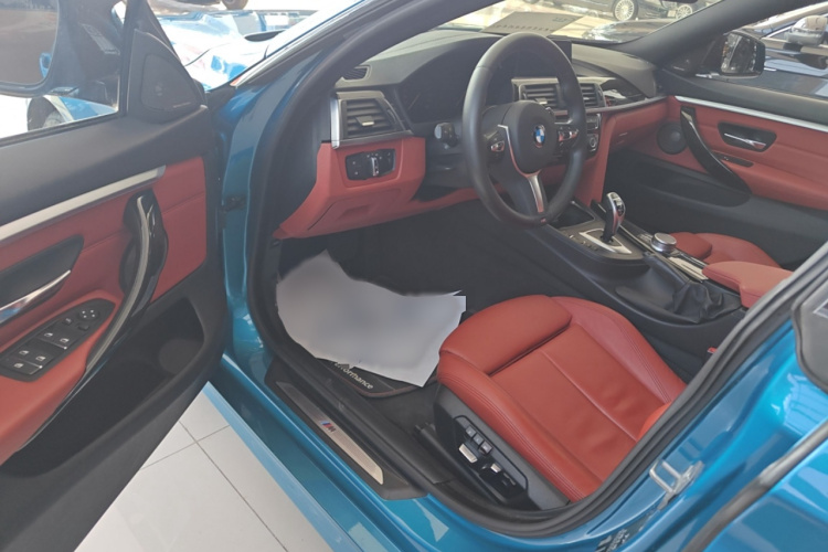 宝马4系 2019款 430i Gran Coupe M运动曜夜版中控内饰7002