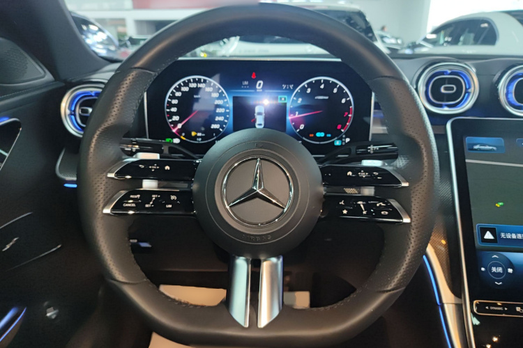 奔驰C级 2022款 C 260 L 运动版局部细节13