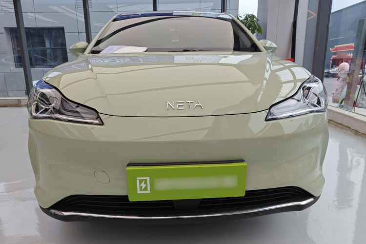 哪吒汽车 哪吒V 2022款 潮 400 Lite车身外观2