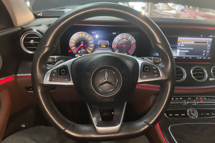 奔驰E级 2018款 改款 E 200 L 运动型中控内饰13