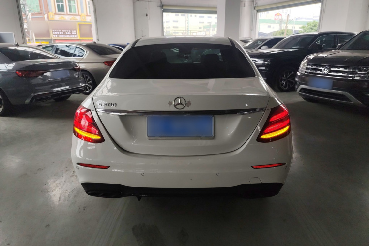 奔驰E级 2017款 E 200 运动型车身外观6