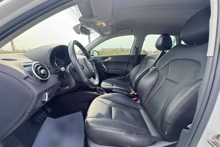 奥迪A1 2016款 30 TFSI Sportback Design风尚版中控内饰7002