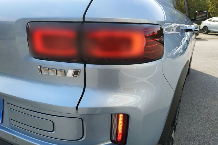 吉利汽车 吉利icon 2023款 1.5TD 巧克力醇巧版车身外观6010