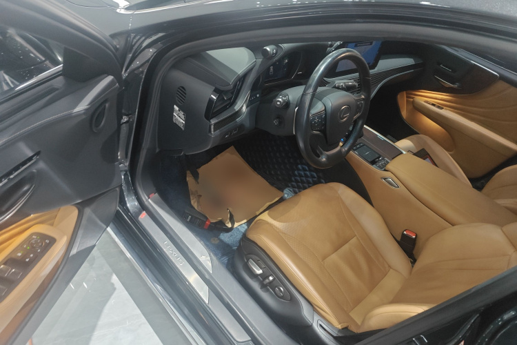 雷克萨斯LS 2021款 500h 卓越版中控内饰7003